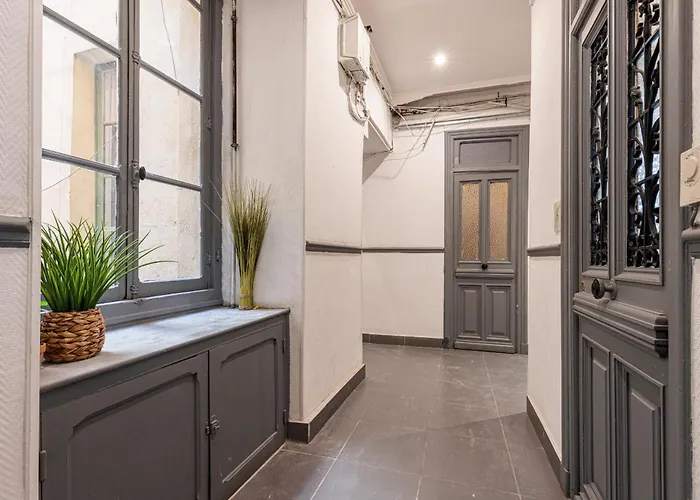 Lively District - Duplex Old Town 尼斯
